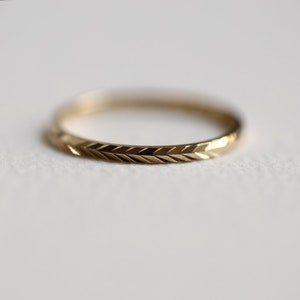 Herringbone Eternity Ring, 14K Gold Chevron Ring, 14K Gold Herringbone Ring, Diamond Cut Gold Ring, Minimalist Ring, Chevron Eternity Ring image 6
