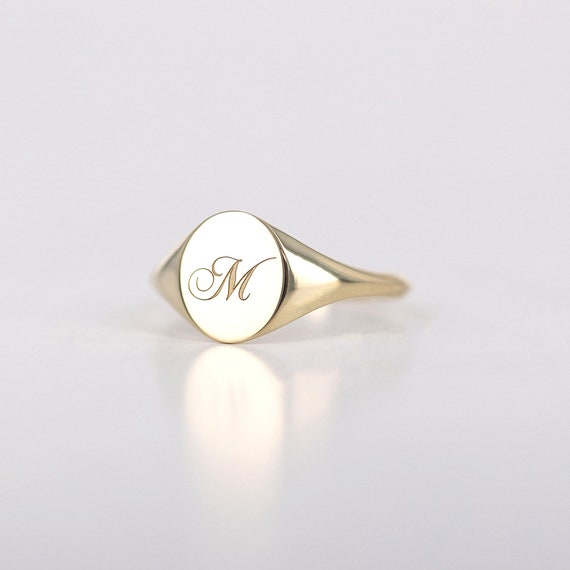 Anello con sigillo Monogram Signet S00 - Fashion Bijoux M00624