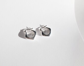 Pendientes Hudson de plata de ley 925 / Pendientes de aro Huggie / Pendientes de aro plateados / Aros plateados / Pendientes Huggie plateados / Pendientes apilables