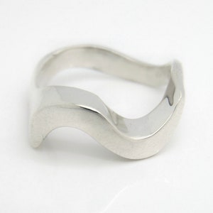 Silver Wavy Ring, S Ring, Sterling Silver, Wavy Statement Ring, Zig Zag Ring, Minimalist Ring, Geometric Ring, Wavy Band Ring, Modern Ring