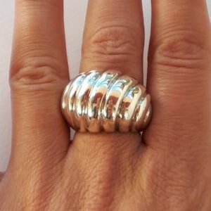 Bague dôme côtelée • Style croissant fait main • Bague audacieuse • Grande boule minimaliste moderne
