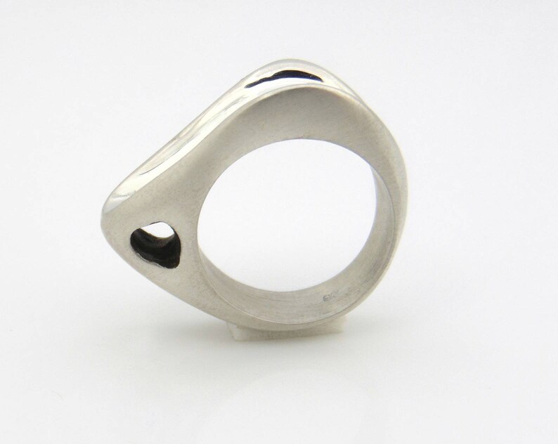 Geometric triangle ring Unique womens rings Elegant ring,Boho Statement ring Geometric womens ring Minimalist ring Big minimal ring