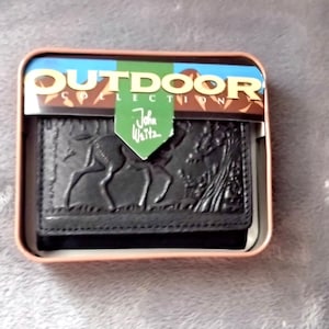 Vintage John Weitz Outdoor Collection Wildlife Embossed Leather Tri-fold Billfold in Tin