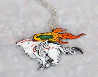 Collar Okami Amaterasu: dije de lobo blanco de resina hecho a mano