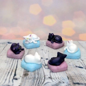 Sleeping Cat 1 Artisan Keycap | Sailor Moon Inspired Luna Artemis Keycaps | Collectible Glow in the Dark Small Batch Resin | Mechanical Caps