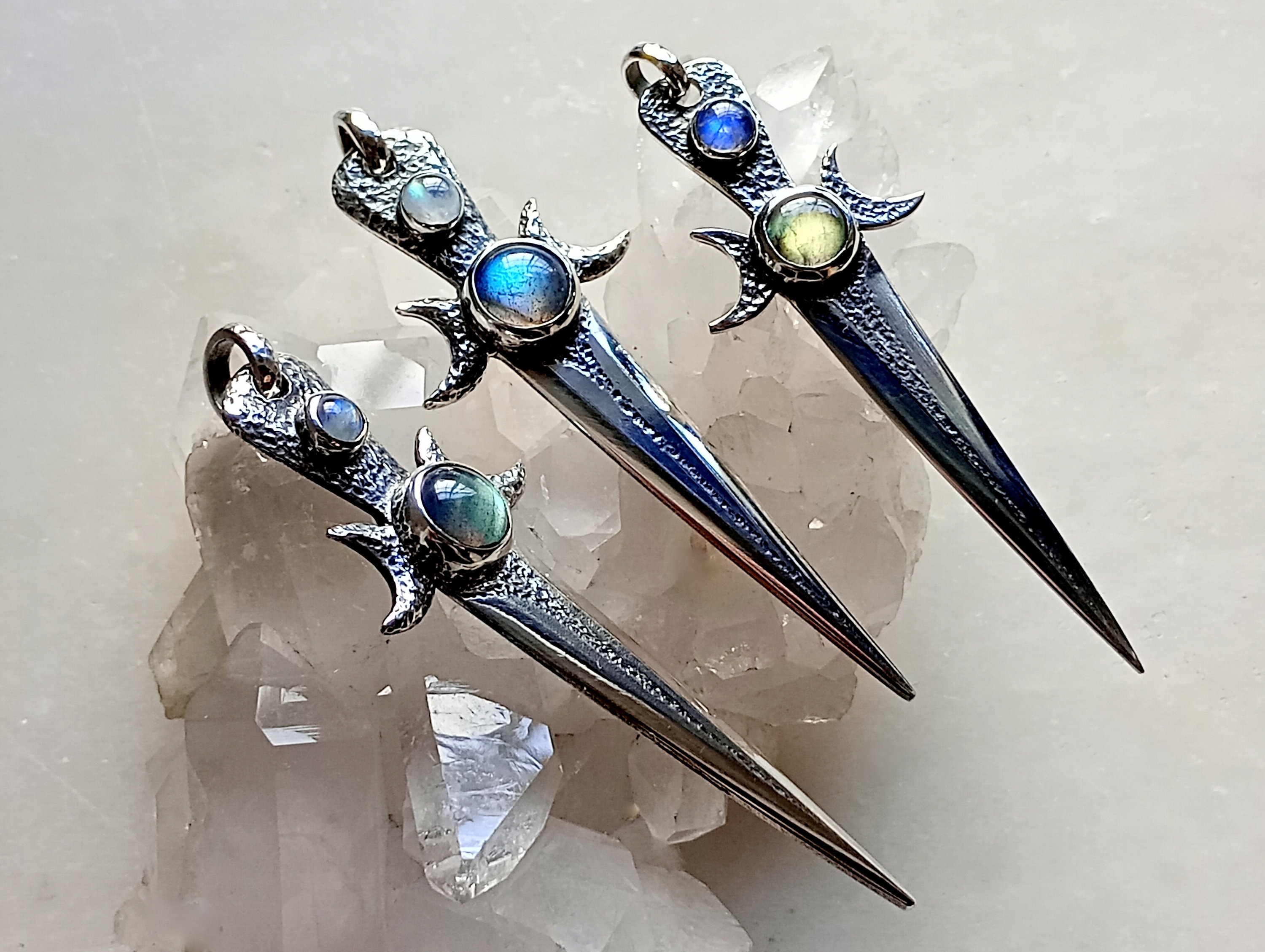 アクセサリー A&G Dagger Flamed Pendant A&G Dagger Flamed Pendant Dagger Necklace | Serpent & the Swan