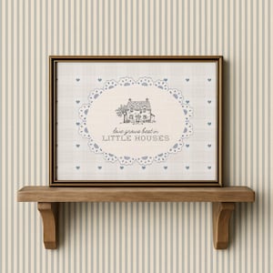 Cottage Core Cross Stitch Quote Print "Liefde groeit het beste in kleine huisjes" Vintage Lace Grandma Core Wall Art Digitale download cadeau nieuw huis