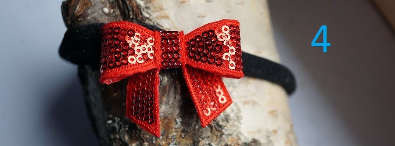 Pretty elastic hairband with glittering sequin bow.