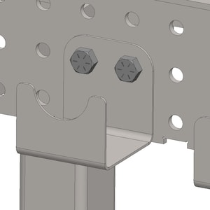 Peut inclure: Gros plan sur un support métallique avec deux écrous et boulons hexagonaux. Le support est fixé à une surface métallique percée de trous.