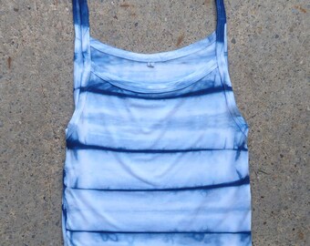 Camiseta sin mangas con efecto tie-dye Shibori teñido a mano en índigo natural, talla L, algodón orgánico