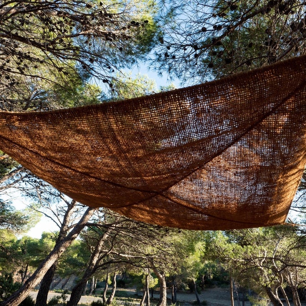 Voiles d’ombrage en fibres de coco 100% naturelles et écologiques . Renforcée en diagonale à suspendre ( cossecoeur non fournie)