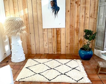 Marokkanischer Teppich Beni Ouarain aus schwarz-weißer Wolle handgeknüpft 155cm 106cm