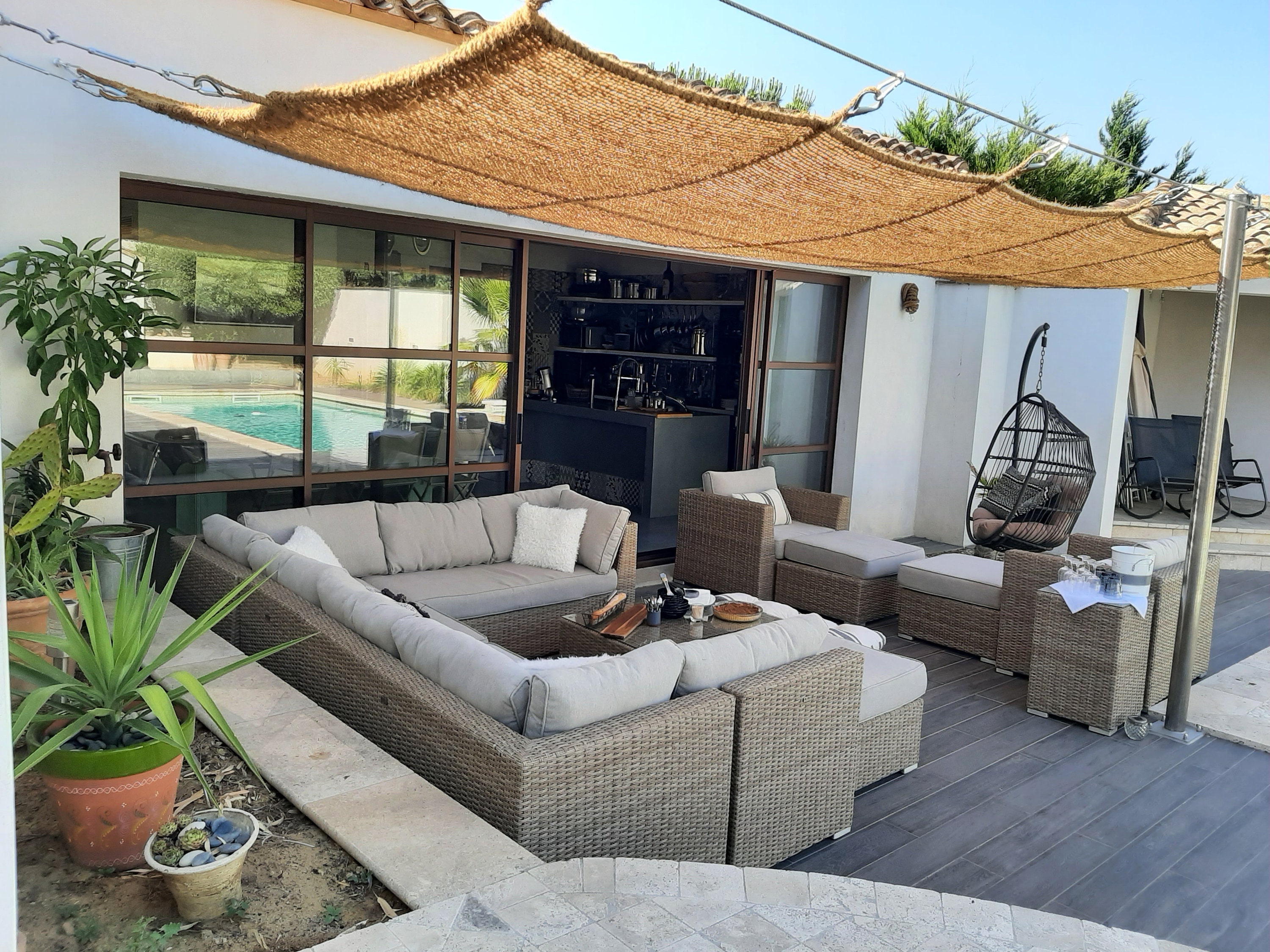 Shade sails made from 100% natural and ecological coconut fibers. Reinforced with a grid to hang (cossecoeur not included)