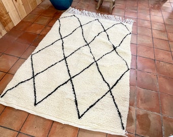 Tapis marocain Beni Ouarain en laine noir et blanc noué à la main 110cm 170cm