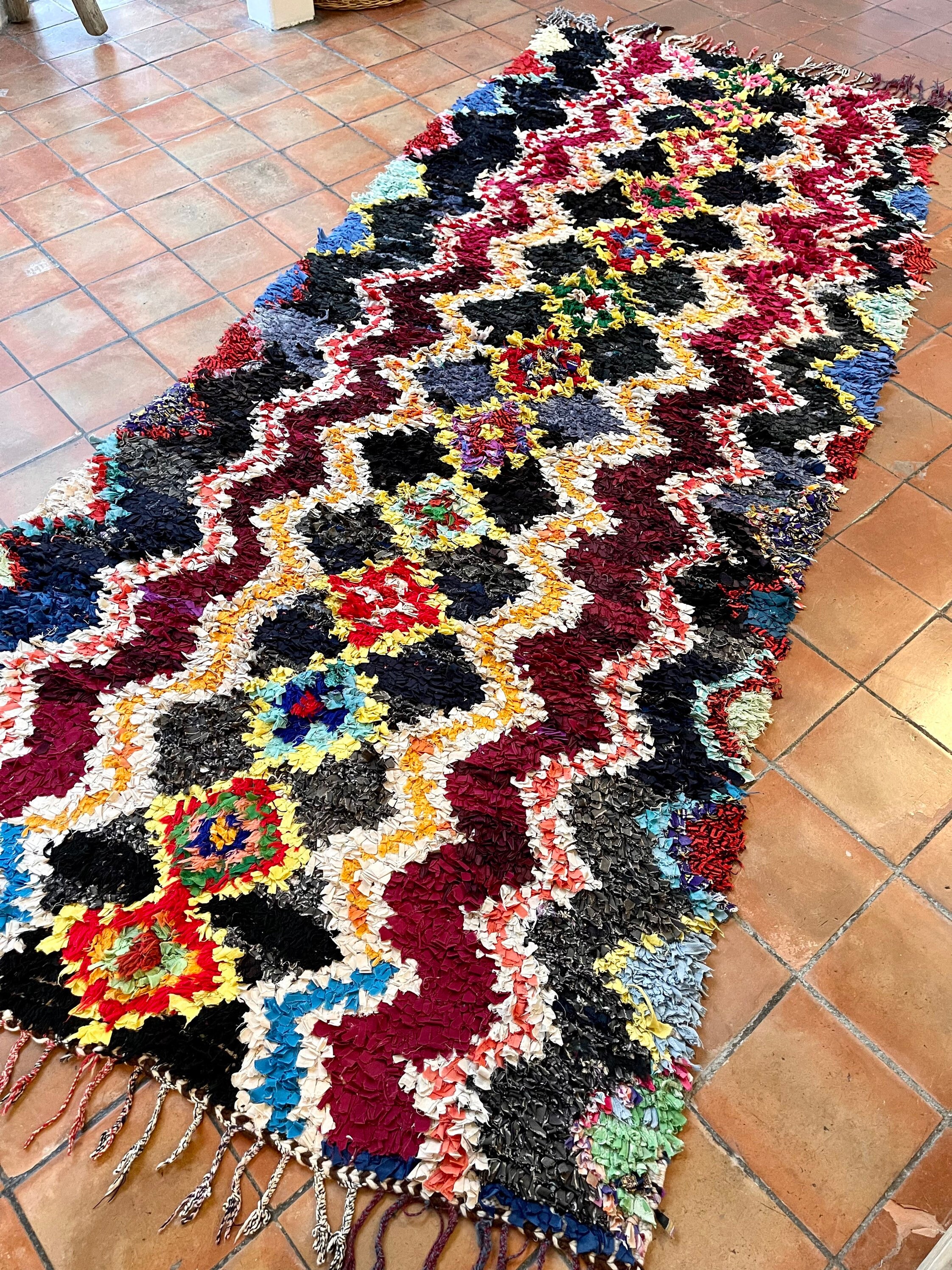 【モロッコ直輸入】新品カラフルラグ　ハンドメイド　一点物ブロックチェック マルチカラーコットンで手作りされたモロッコのブーチャロイットラグ