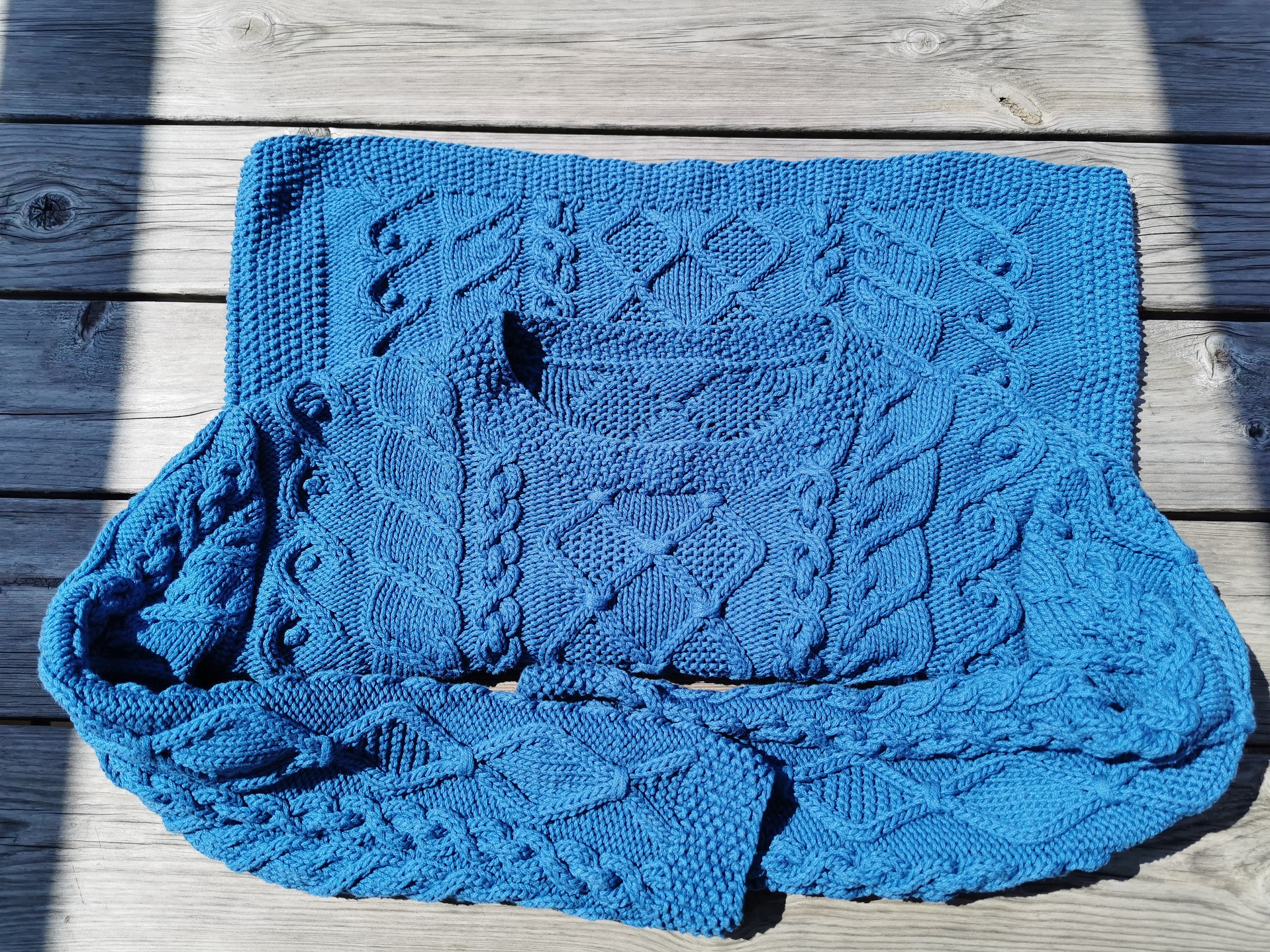 Hand knitted Irish sweater in organic cotton Blue Diamond.