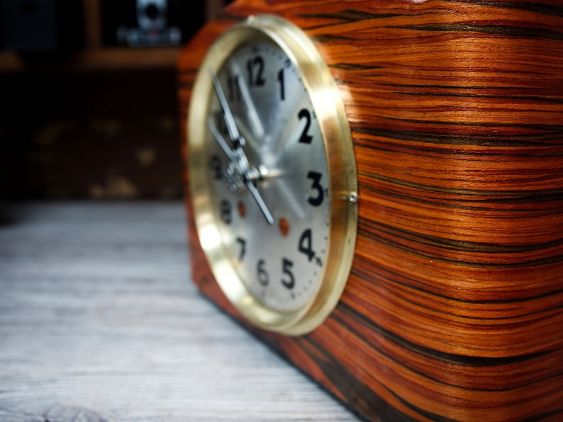 Kitchen clock, table clock prepared with nature-friendly rosewood veneer and radio controlled clockwork DCF-77, personally signed image 4