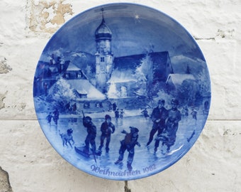 Christmas plate - 1982: Christmas Eve in Wasserburg - Berlin Design - blue porcelain - limited edition - Made in West Germany - (8F)