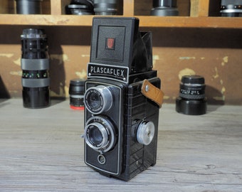Plascaflex roll film camera from the 1950s in surprisingly good condition. Everything works. Aperture, shutter and viewfinder checked.