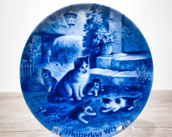 Collectible plate Mother's Day: 1975 cats - Berlin Design - blue porcelain - Made in West Germany - 19.5 cm - 8B3 - TOP condition