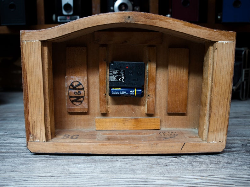 Kitchen clock, table clock prepared with nature-friendly rosewood veneer and radio controlled clockwork DCF-77, personally signed image 5