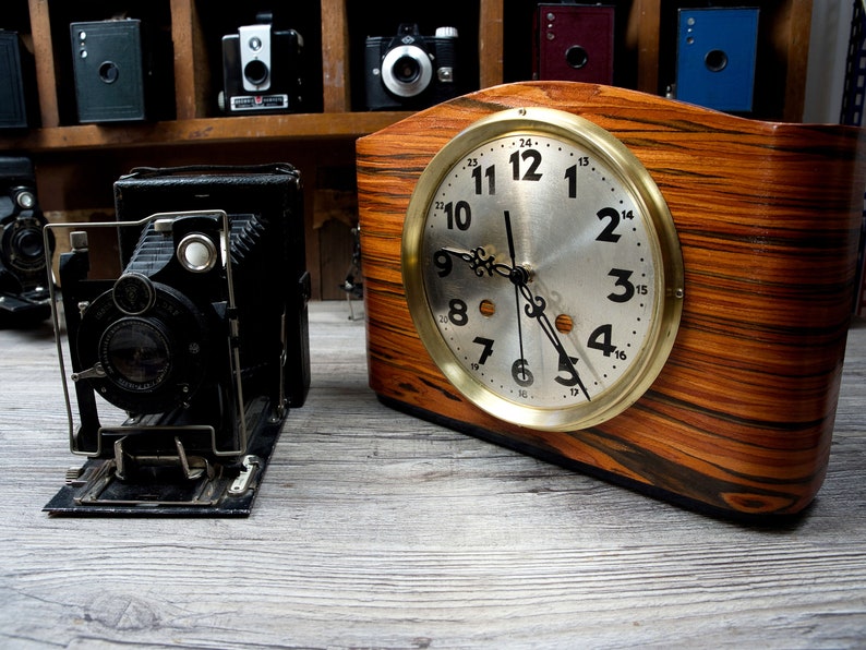 Kitchen clock, table clock prepared with nature-friendly rosewood veneer and radio controlled clockwork DCF-77, personally signed image 9