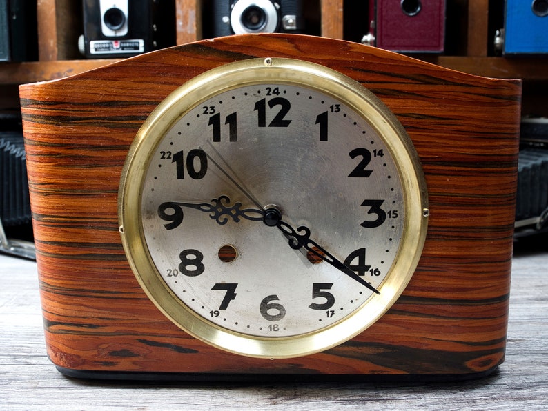 Kitchen clock, table clock prepared with nature-friendly rosewood veneer and radio controlled clockwork DCF-77, personally signed image 1