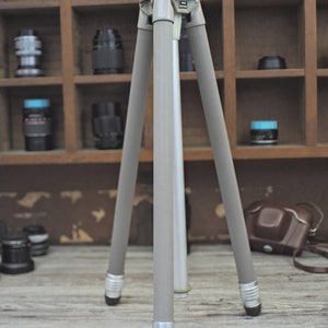 Very classy Linhof Munich, Germany 3 leg outdoor travel tripod, with column, extendable to 1.50 m image 2