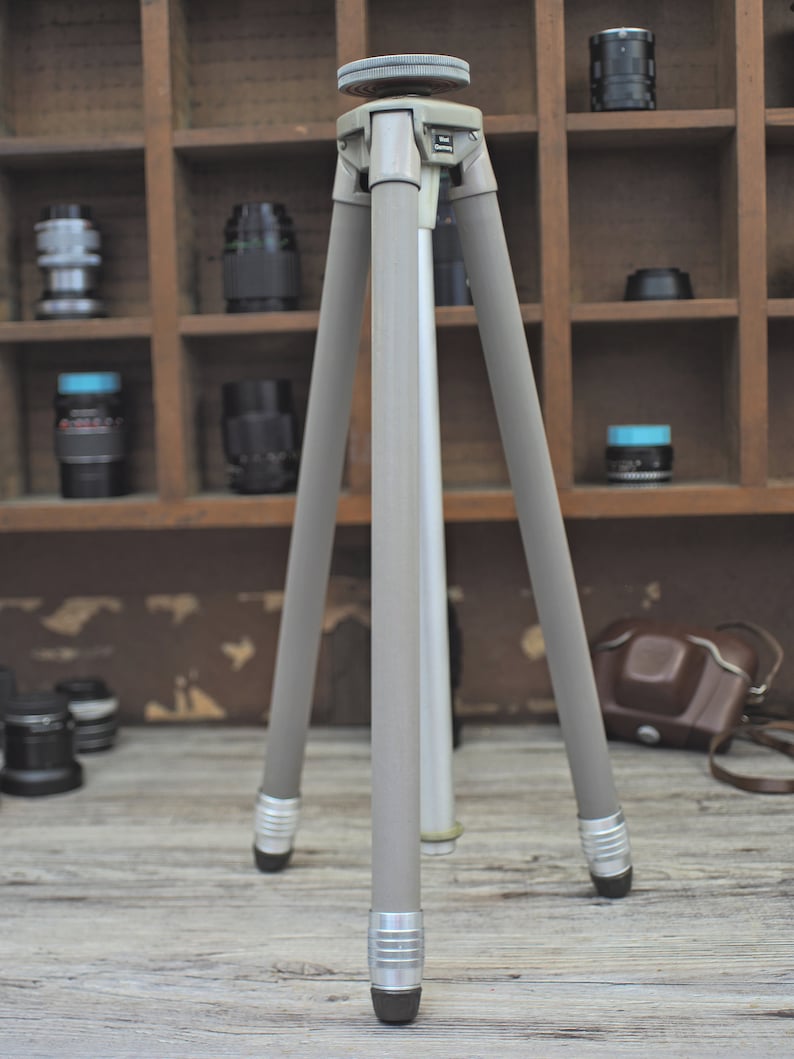 Very classy Linhof Munich, Germany 3 leg outdoor travel tripod, with column, extendable to 1.50 m image 2