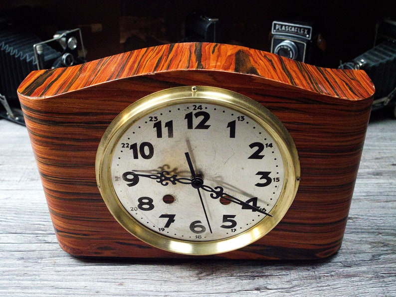 Kitchen clock, table clock prepared with nature-friendly rosewood veneer and radio controlled clockwork DCF-77, personally signed image 2