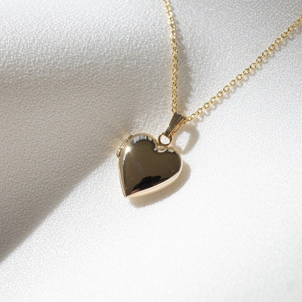 Heart Photo Locket, Minimalist Personalized Gifts, Engraved Locket With Photo, Bridesmaid Gifts, 14K Gold Filled, Silver, Solid Gold