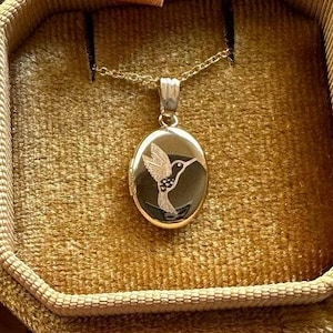 Hummingbird Oval Locket, Bird Locket Necklace, Personalized Gifts, Engraved Locket With Photo
