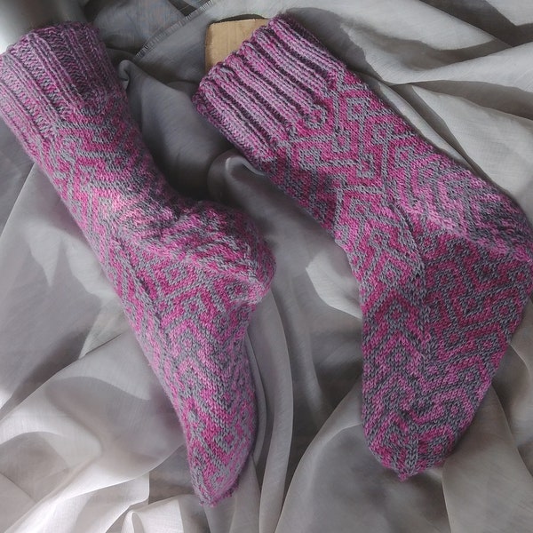 Hand-knitted socks grey-pink size 42 to 44 hand knit socks