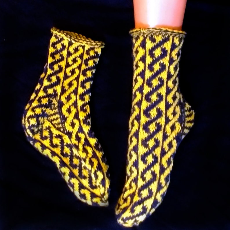 Original hand-knitted sneaker socks yellow-black size 3940