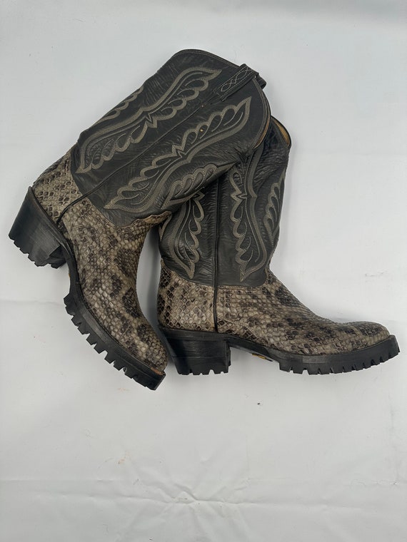 Snake cowboy boots size 8 1/2.