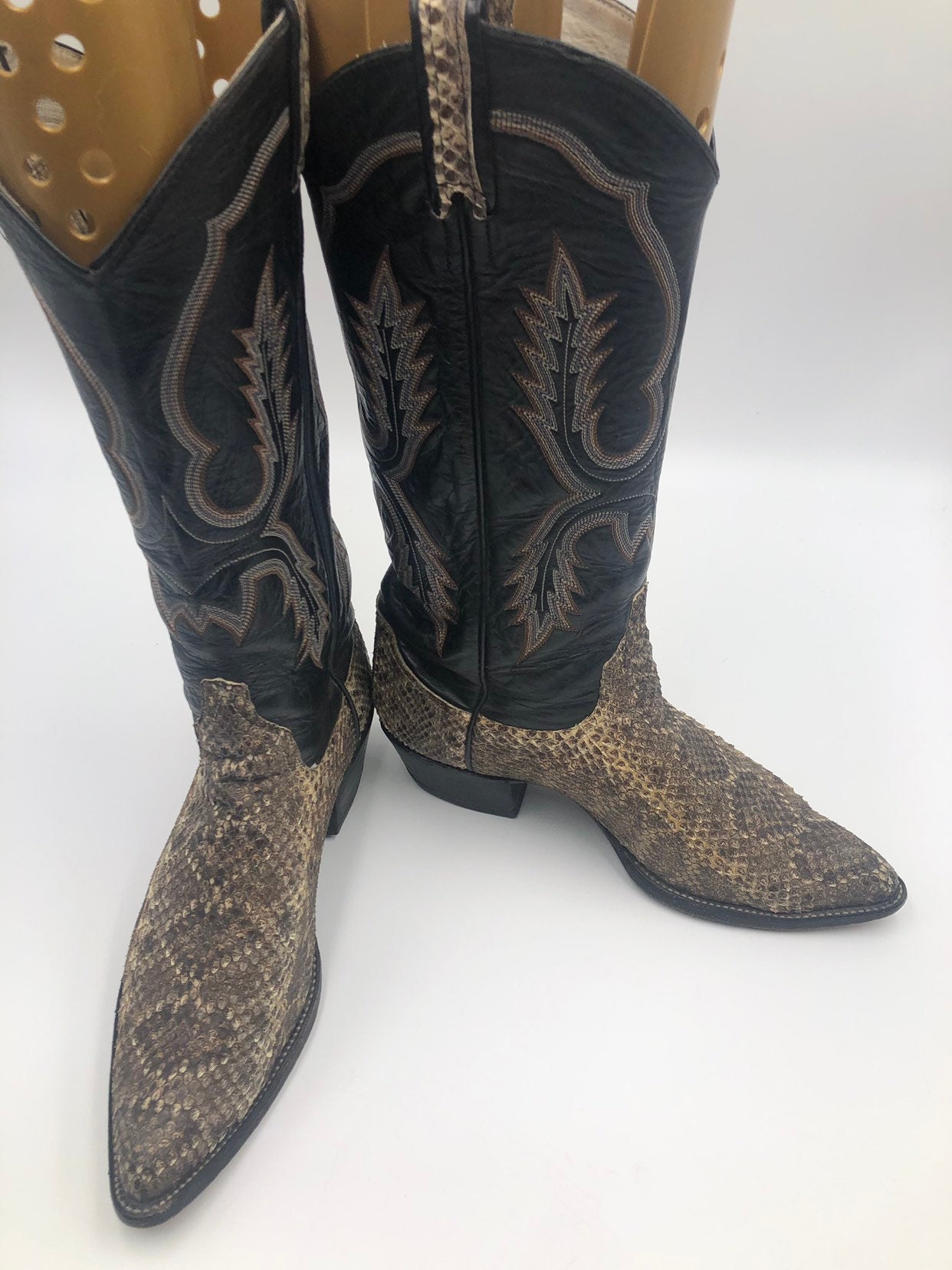Zapatos Zapatos para hombre Botas Botas de cowboy Botas de hombre beige de cuero de serpiente real vintage bordadas con patrón único de estilo occidental botas de estilo callejero botas streetstyle tamaño 8 1/2. 