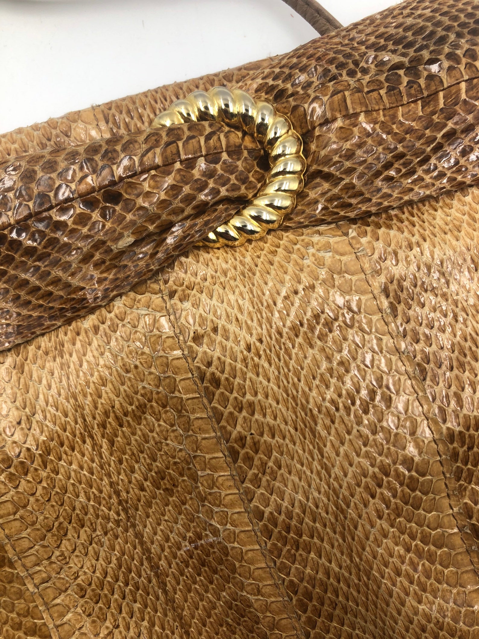 tote with chain