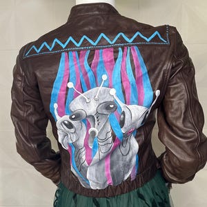 Veste en cuir souple avec peinture femme taille xs.