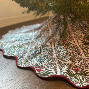 Christmas Scalloped piping green TREE skirt, printed tree skirt, striped tartan tree skirt, Christmas tree skirt image 1