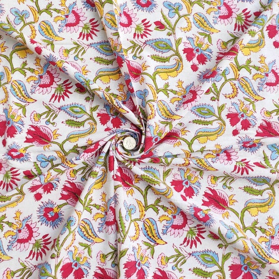 Tissu Duralee Chintz vintage : rembourrage en coton à fleurs Palampore dans un ensemble Shambord