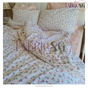 Shabby Chic Small Floral Bedding Set – Queen & Super King Oversized Duvet Cover with Pillowcases –Pastel Pink Roses – 120x120 N 120x98 Inch