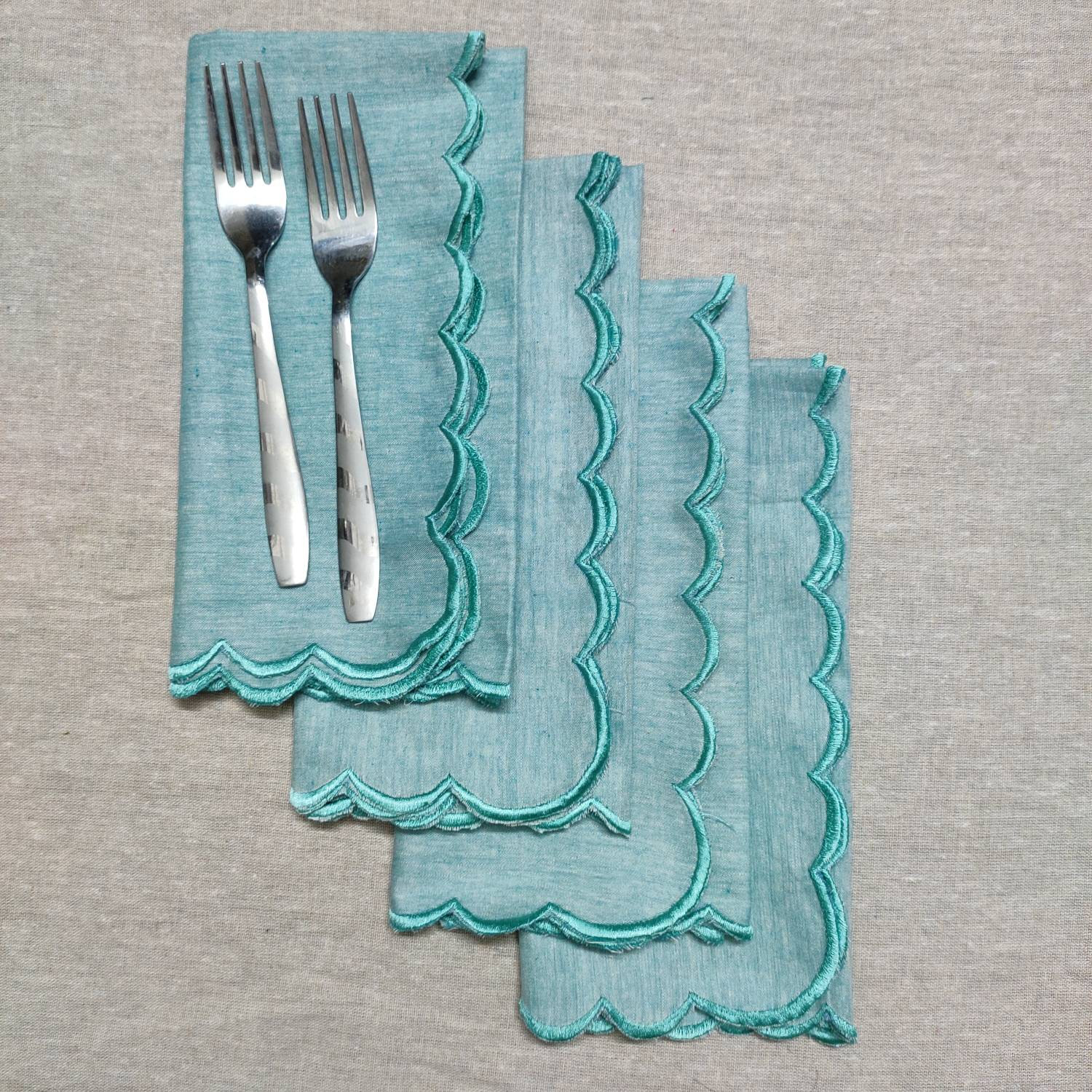 Set of Four Scalloped Napkins Trimmed Scallopedged Linen Etsy UK