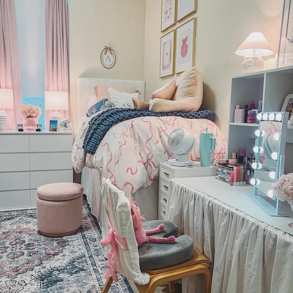 Faldón para escritorio de dormitorio, mantel ajustado a medida, faldón de mesa fruncido con volantes en las esquinas divididas, decoración de dormitorio con mueble para escritorio a medida, telasg