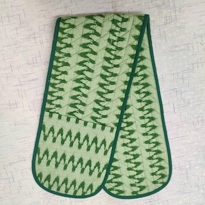 Handmade Double Oven Gloves, Heavy woven material and heat resistance lining green zigzag