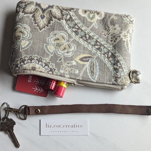 Bolsa con patrón orgánico y pulsera de cuero // Billetera gris // Bolsa con cremallera // Bolsa de maquillaje // Hecha a mano // Gris y cuero