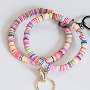 Pulsera de llavero de cuentas Heishi con cuentas multicolores//Llavero Boho// Pulsera de anillo O// Brazalete de llavero de pulsera// Regalo de cumpleaños//