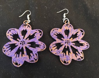 Pendientes Flores en madera barnizada con lentejuelas moradas 2 modelos