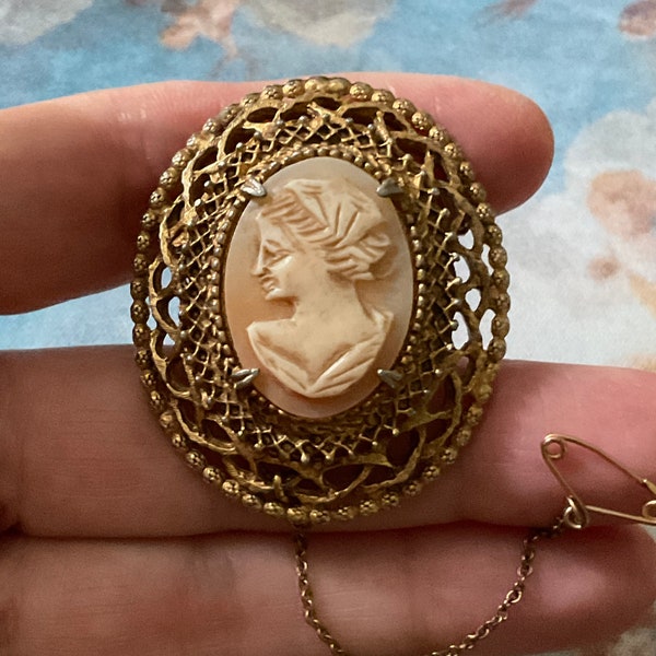 FLORENZA GENUINE CAMEO Great Brooch- c1940-:Gold Plated- Filigree- Beautiful Carved Antik Cameo- Signed- Vintage