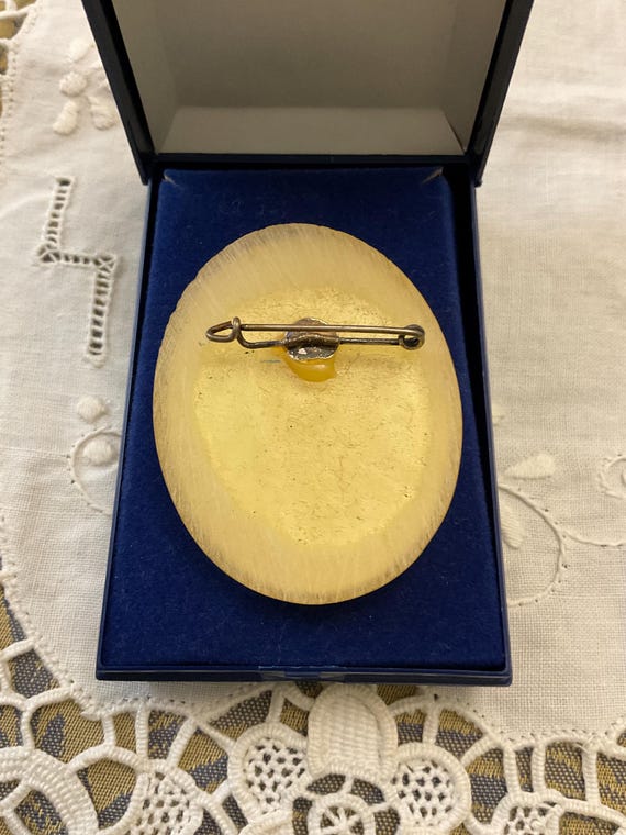 Made in FRANCE CELLULOID Vintage BROOCH - 1970s Nice Jewel- Galalithe Original Vintage Design- Creator From France View 5