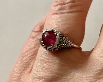 GREAT NATURAL RUBY Carved Sterling Victorian Ring- Victorian Exceptional Vintage Ruby - Us sz 6 - Vintage Luxury Jewelry from France